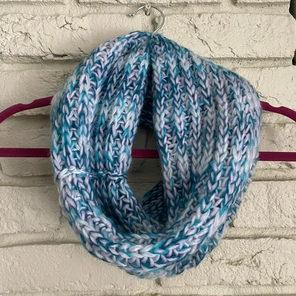 Great Northwest Clothing Company Blue and White Knit Scarf